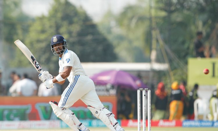3rd Test, Day 2: அரைசதத்தை தவறவிட்ட ஜுரெல்; இந்திய அணி 445 ரன்களில் ஆல் அவுட்!