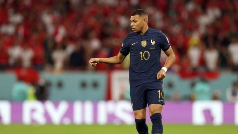Kylian Mbappe informs PSG he will not renew contract in 2024