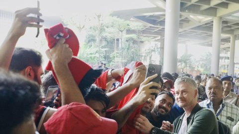 Man United great Ole Gunnar Solskjaer arrives in Mumbai, greeted by Red Devils at airport