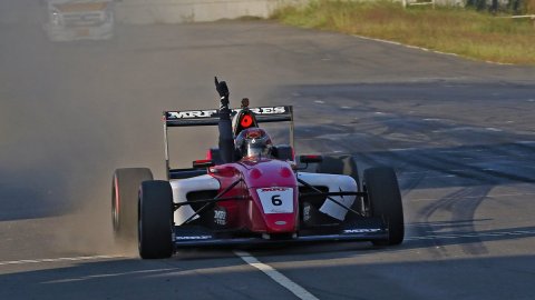 National Car Racing, Round 1: Chetan Surineni, Abhay Mohan  win; Biren Pithawalla, Diana Pundole tri