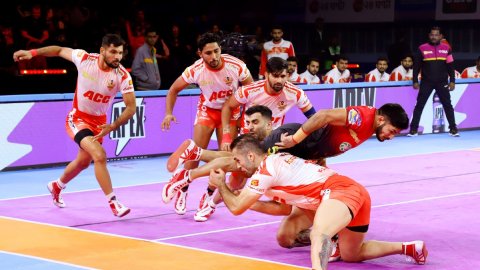 PKL 10: Gujarat Giants seal playoffs spot with massive win over Bengaluru Bulls