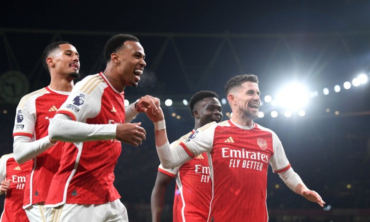 Premier League: Arsenal crush Newcastle to keep pace with title rivals