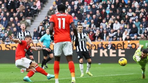 Premier League: Newcastle and Luton share spoils in 8-goal thriller