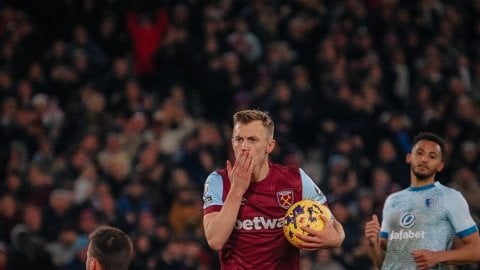 Premier League: Ward-Prowse penalty helps West Ham earn Bournemouth draw