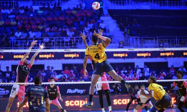 PVL Season 3: Mumbai Heroes sail past Kochi Blue Spikers to get another win