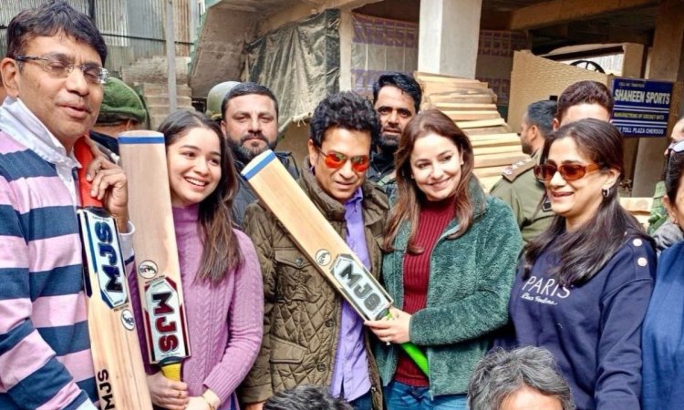 Sachin Tendulkar visits bat factory in J&K