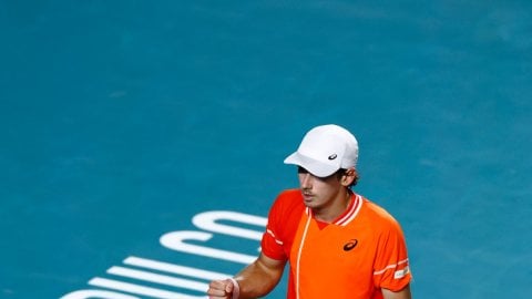 Tennis: De Minaur rolls past Ofner into Mexcian Open quarterfinals