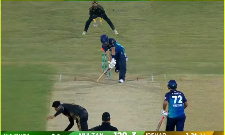 WATCH: 'पाकिस्तानी मलिंगा' देखा क्या? यॉर्कर से उड़ा देता है बल्लेबाज़ों के होश