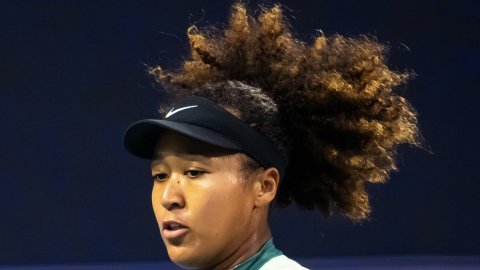 Osaka sweeps past Cocciaretto; Fruhirtova beats in Miami