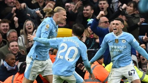 Premier League: Foden's brace inspires City to turnaround win over United