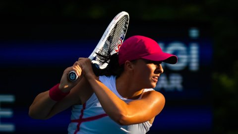 Swiatek, Rybakina prevail; Sabalenka, Jabeur ousted in Miami second round