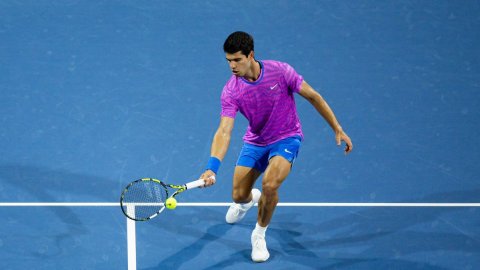 Tennis: Alcaraz sinks Monfils to sail into fourth round in Miami 