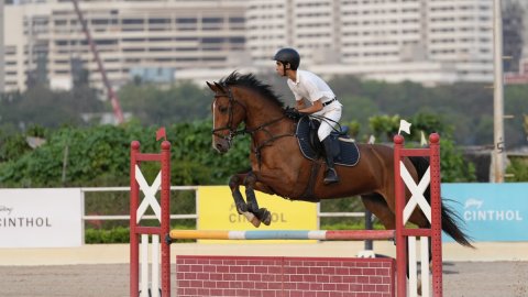 Zrey Dodhy wins gold on second day of Mumbai Horse Show 2024