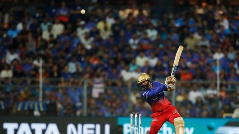 IPL 2024: दिनेश कार्तिक, रजत पाटीदार और डु प्लेसिस ने ठोके पचासे, RCB ने MI को दिया 197 का लक्ष्य