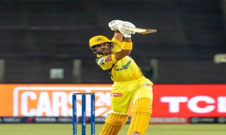 IPL 2024: CSK के कप्तान गायकवाड़ ने दिखाई अपनी क्लास, भुवी की गेंद पर जड़ दिया शानदार छक्का, देखें Vi