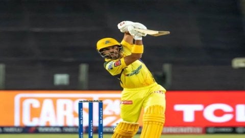 IPL 2024: CSK के कप्तान गायकवाड़ ने दिखाई अपनी क्लास, भुवी की गेंद पर जड़ दिया शानदार छक्का, देखें Vi