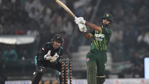 PAK vs NZ: न्यूजीलैंड ने चौथे T20I में पाकिस्तान को हराकर सीरीज में बनाई बढ़त, ये 2 खिलाड़ी बने जीत 