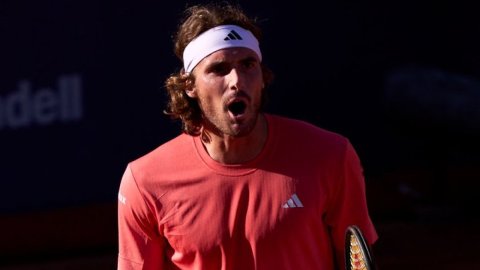 ATP Tour: Tsitsipas saves two match points to win, advances to semifinals at Barcelona