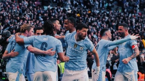 Bernardo's late strike powers Man City to FA Cup final