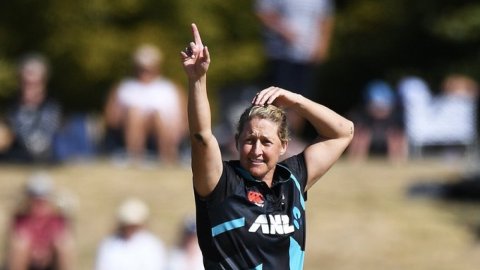 Devine returns for the third ODI against England, Bezuidenhout ruled out due to hamstring injury