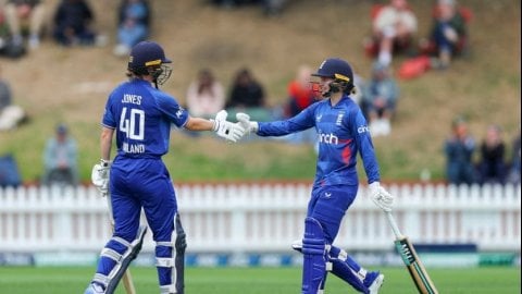 NZW vs ENGW, 1st ODI: நியூசிலாந்தை வீழ்த்தி இங்கிலாந்து அணி அசத்தல் வெற்றி!