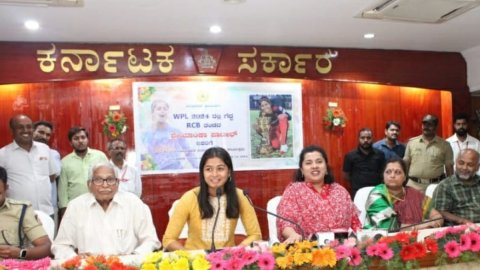 Kalaburagi district administration felicitates RCB's WPL star Shreyanka Patil