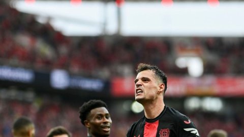 Leverkusen romps past Bremen to clinch first Bundesliga title