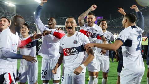 Mbappe scores as PSG cruise to Champions League semifinal 