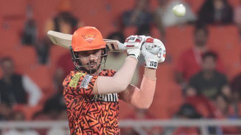 Mohali: Sunrisers Hyderabad's captain Pat Cummins and Punjab Kings's captain Shikhar Dhawan during t