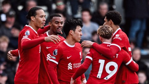 Premier League: Liverpool win at Fulham to go level with leaders Arsenal