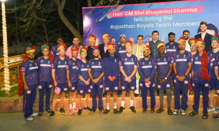 Rajasthan CM felicitates team Rajasthan Royals for bagging IPL top slot