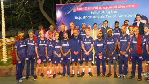 Rajasthan CM felicitates team Rajasthan Royals for bagging IPL top slot