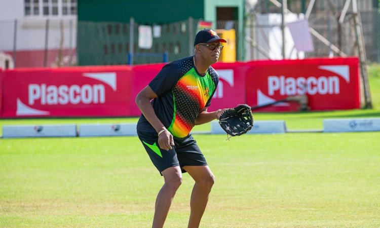 Zimbabwe bring in Courtney Walsh as coaching consultant for Women’s T20 World Cup Qualifiers