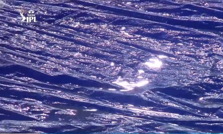 IPL 2024: बारिश के कारण मैच रुका, रॉयल चैलेंजर्स बेंगलुरु का स्कोर 3 ओवर में 31/0 