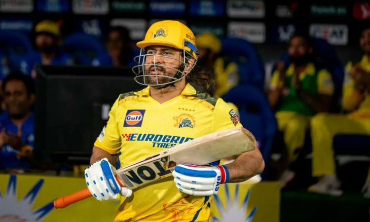 MS Dhoni equals AB de Villiers, becomes third Indian to achieve big IPL Record