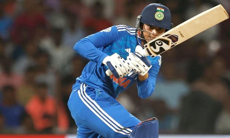 Smriti Mandhana becomes second Indian women with 100 international sixes