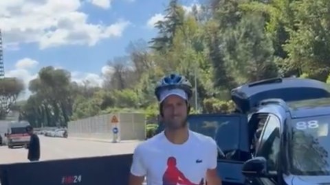 Djokovic wears helmet at Italian Open a day after water bottle falls on his head at venue 