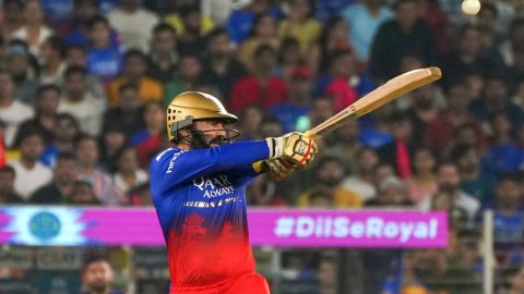 DK gets emotional guard of honour after RCB's loss in eliminator, hints at IPL retirement