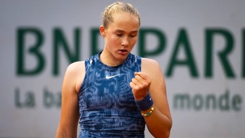 French Open: Andreeva dispatches Azarenka to enter third round