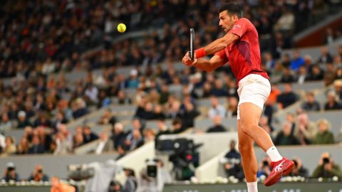 French Open: Djokovic advances with easy victory as Zverev builds up on Nadal win (roundup)