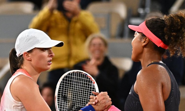 French Open: Iga Swiatek saves match point to beat Naomi Osaka