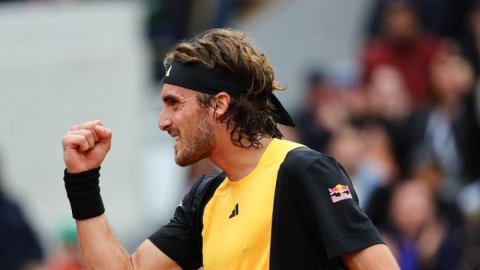 French Open: Tsitsipas quells Altmaier fightback to reach third round