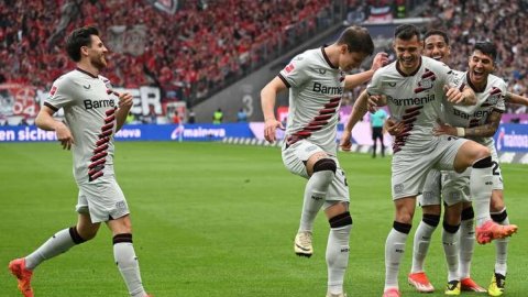 Leverkusen crush Frankfurt to extend unbeaten run in Bundesliga