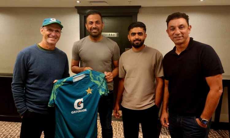 Pakistan head coach Gary Kirsten meets players ahead of England T20Is