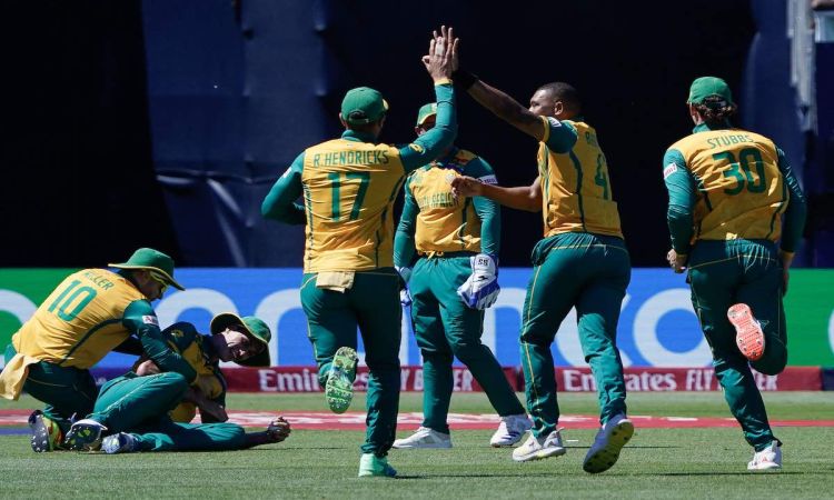 Baartman brilliance as South Africa hold Netherlands to 103