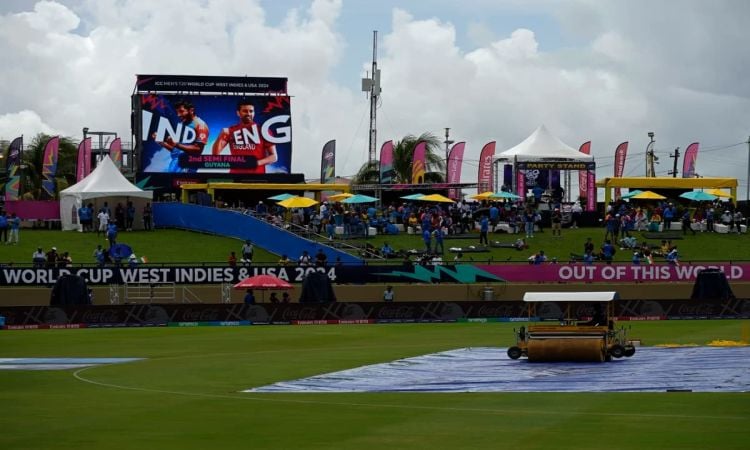 T20 WC 2024: बारिश के कारण टॉस में देरी, इतने बजे अंपायर करेंगे मैदान का इंस्पेक्शन 