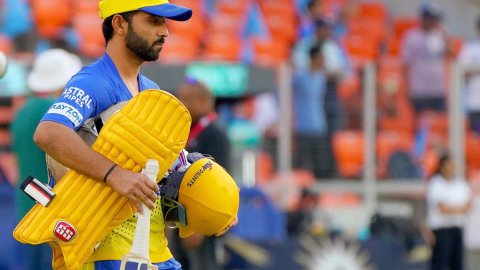 Ahmedabad:Chennai Super Kings Ajinkya Rahane arrive for practice session