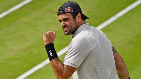 ATP Tour: Berrettini scores maiden win over Shapovalov to reach quarters in Stuttgart