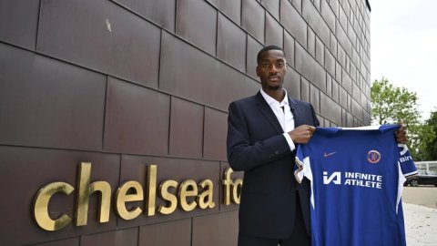 Chelsea sign defender Tosin Adarabioyo on a four-year deal from Fulham