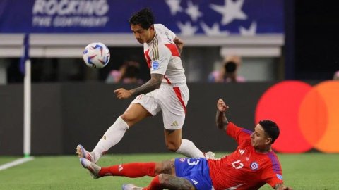 Copa America: Chile and Peru begin campaign with 0-0 stalemate